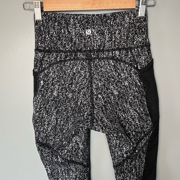Lululemon Deep Breath Tight Iced Wave White Black - Picture 8 of 12